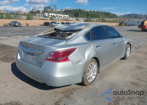 2013 Nissan Altima 2.5 S z USA, uszkodzony, nr VIN 1N4AL3AP9DN556279